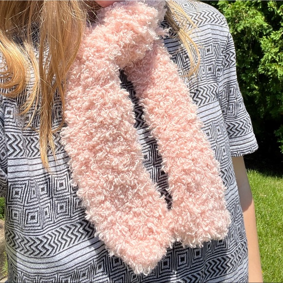 Crochet pink fuzzy scarf!! - Picture 4 of 6